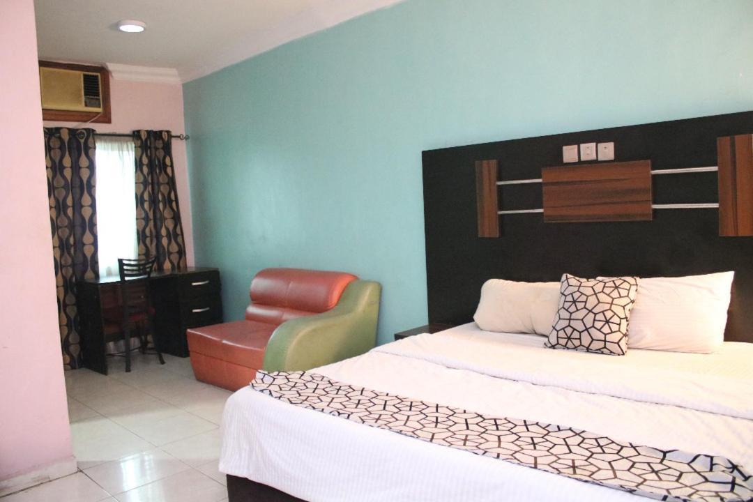 Senators Suites And Towers Hotel Omole Quarto foto