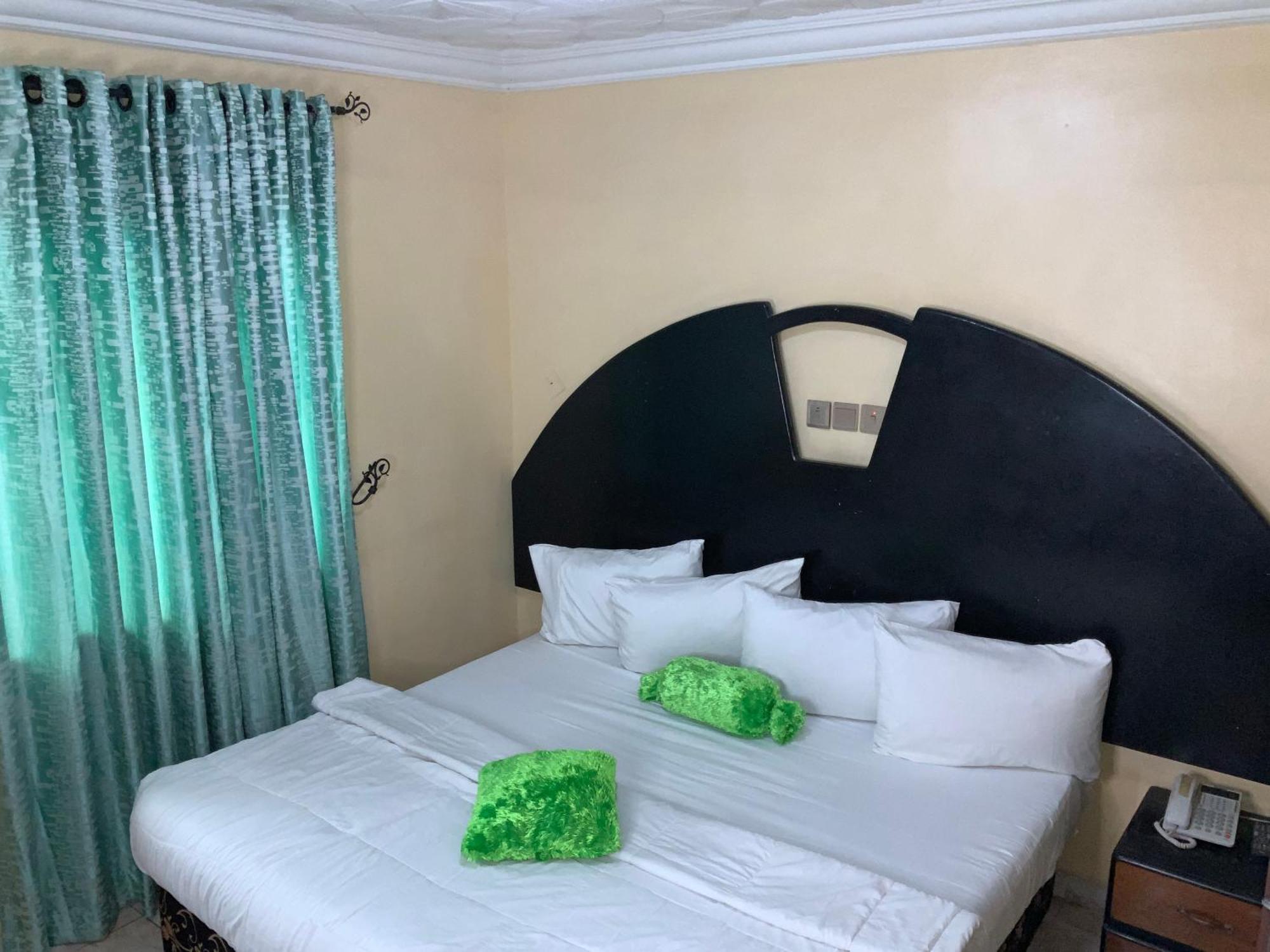 Senators Suites And Towers Hotel Omole Exterior foto